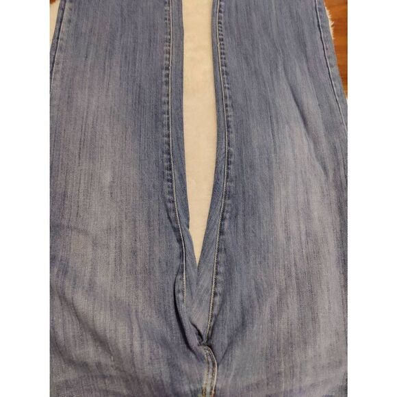 Lucky Brand Intentionally Distressed Cropped Jeans - Picture 2 of 5